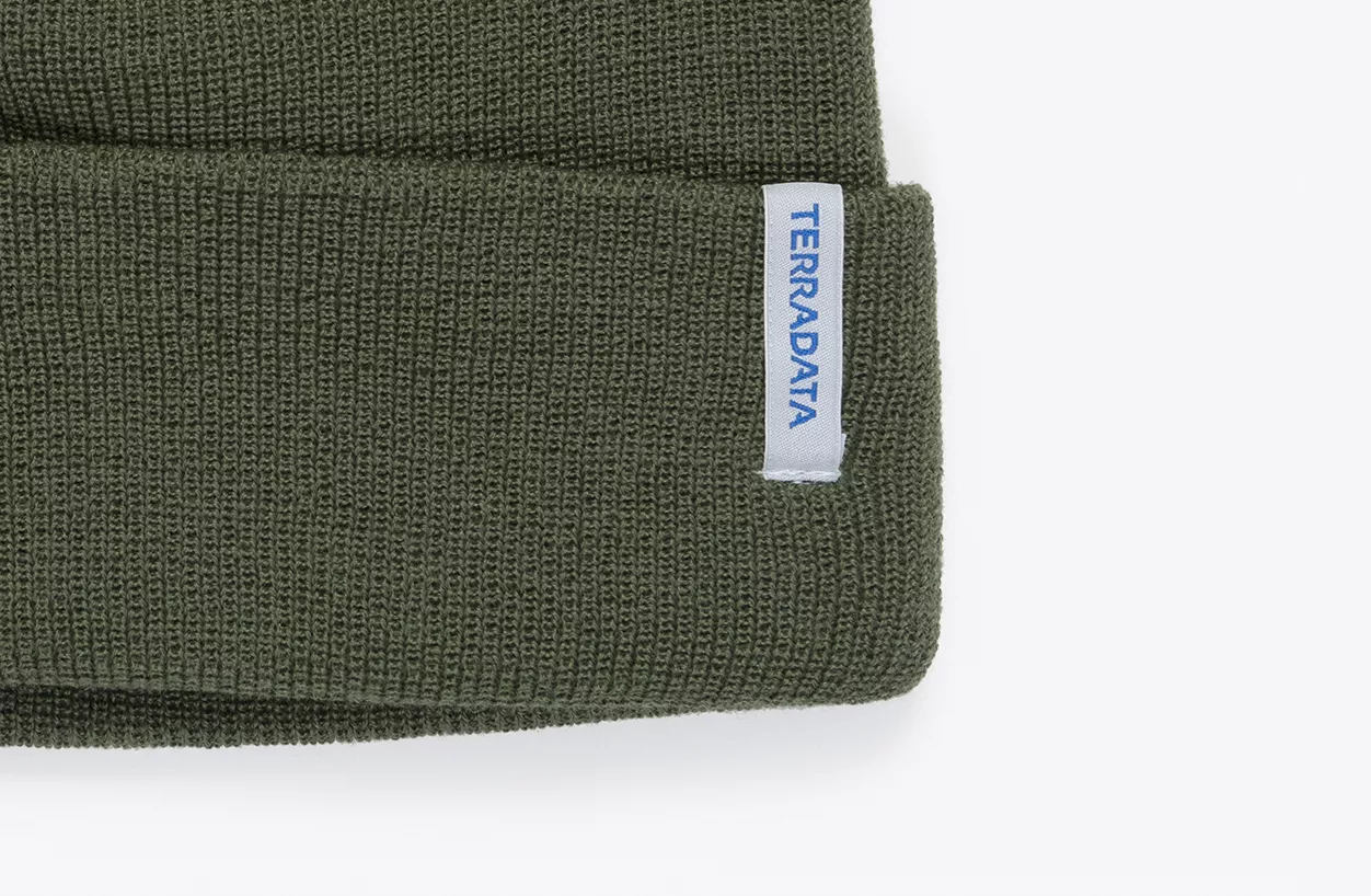 beanies als geschenk für mitarbeitende terradata gruen detail